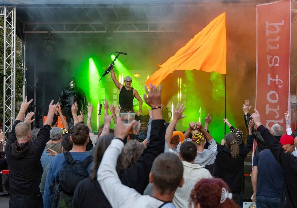 Louis Jarto på scenen til Rød Koncert 2025