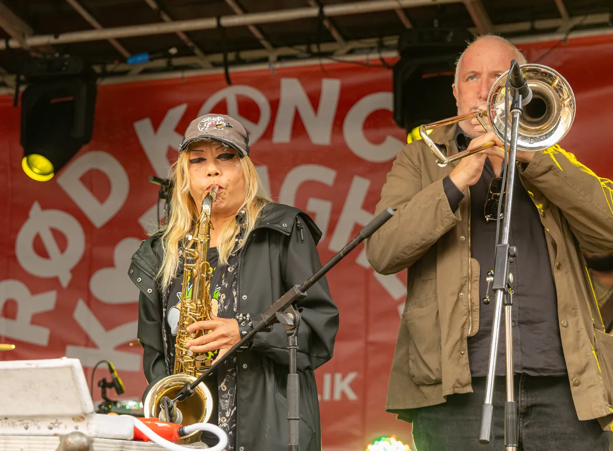 Saxofonist og trombonist fra Fastpoholmen på scenen
