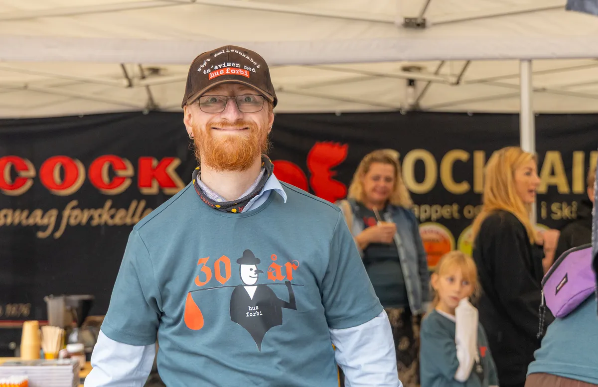 Frivillig i 30 år-T-shirt ved baren